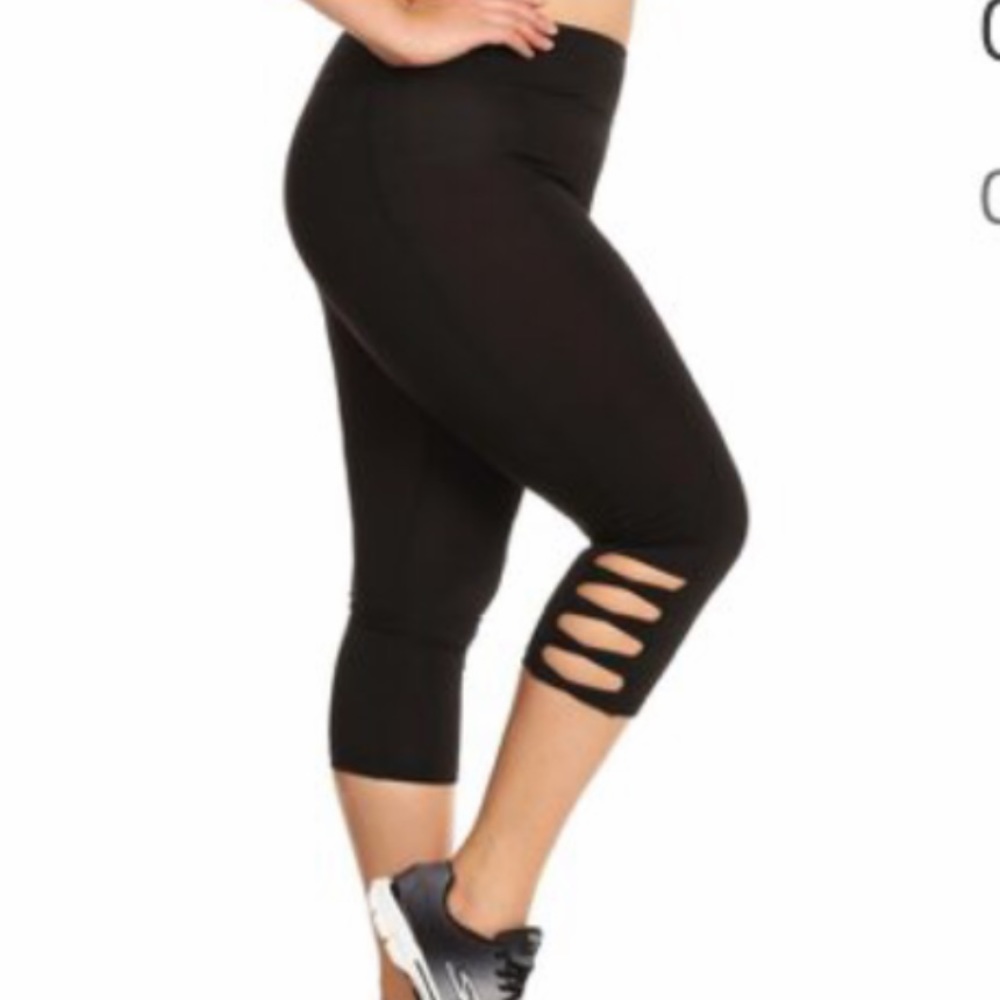 NWT Plus size grey Capri strappy workout leggings
